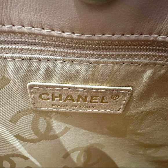 Authentic CHANEL Vintage Vivian/ Wild Stitch Tote Bag - Picture 12 of 14